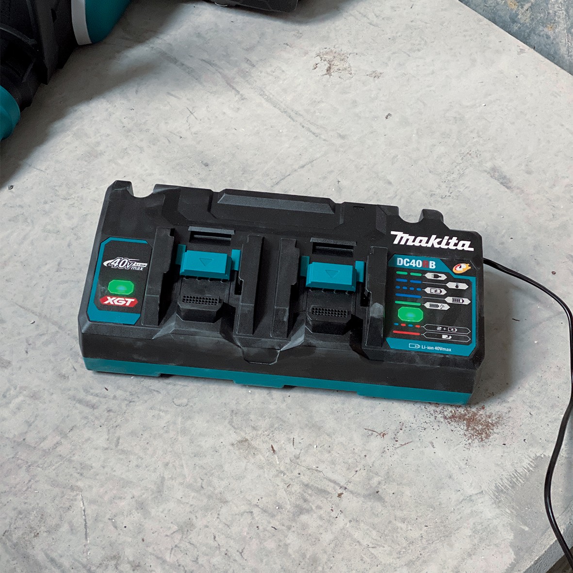 DC40RB- 40V Max Dual Port Rapid Charger