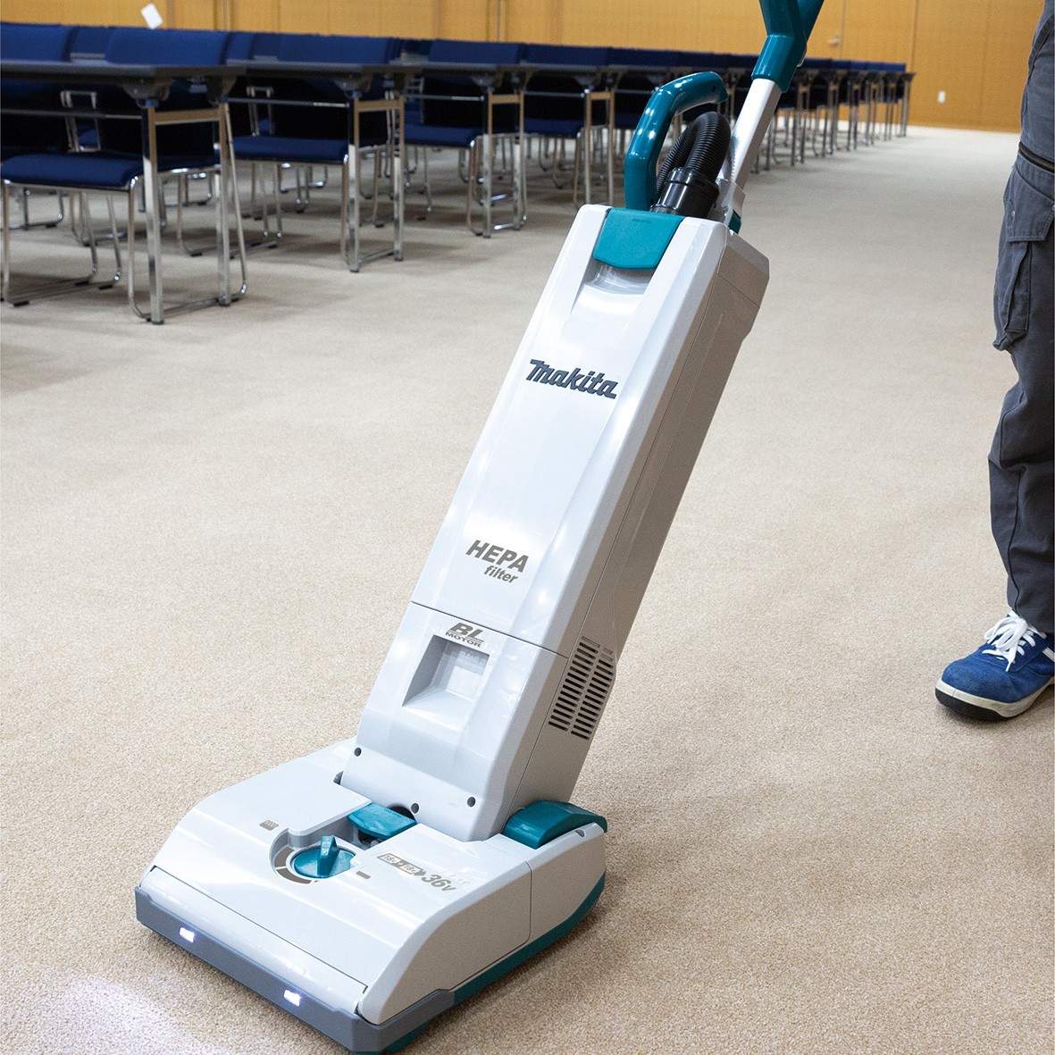 DVC560Z 18Vx2 Brushless Upright Vacuum Cleaner