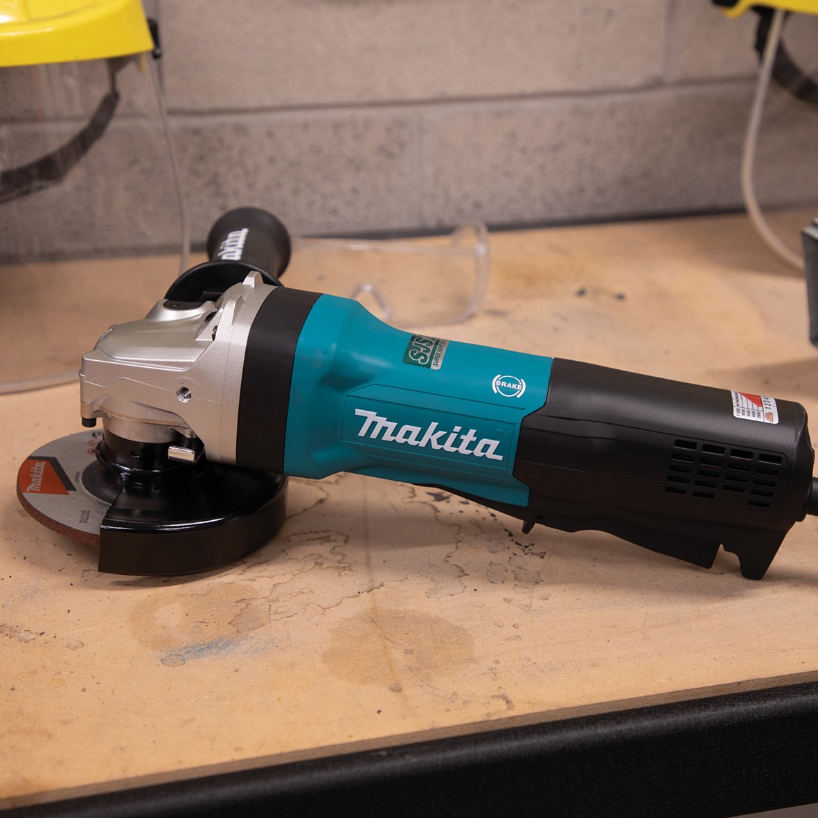 GA5093X01-125mm (5") 1,900W Paddle Switch Angle Grinder