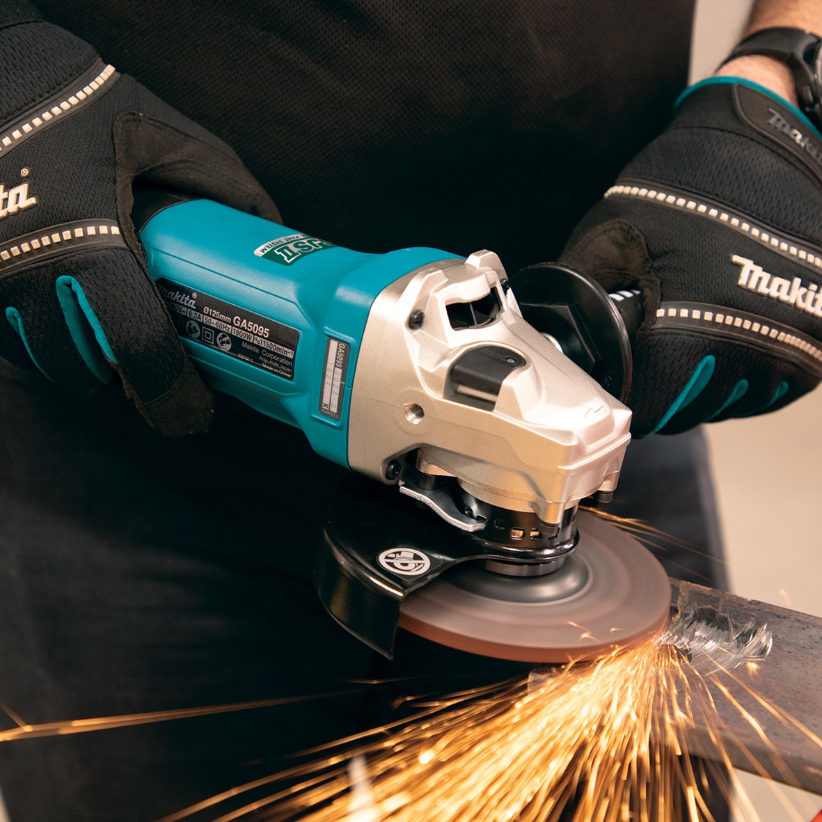 GA5095X01-125mm (5") 1,900W Paddle Switch Angle Grinder