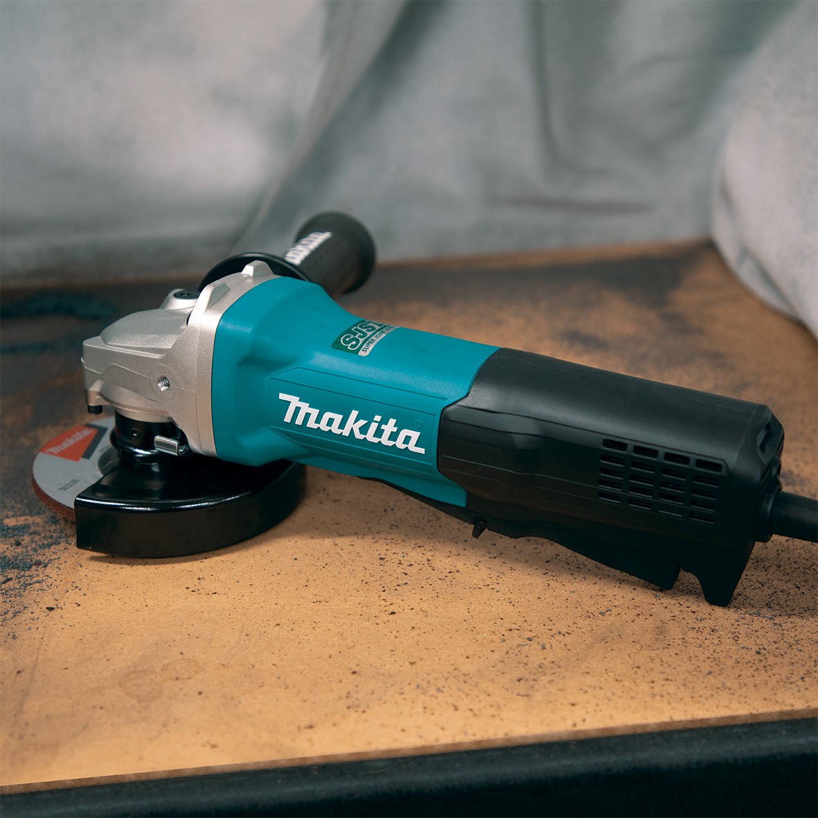 GA5095X01-125mm (5") 1,900W Paddle Switch Angle Grinder