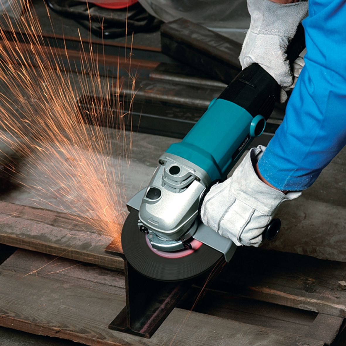 GA7010C-180mm (7") Angle Grinder
