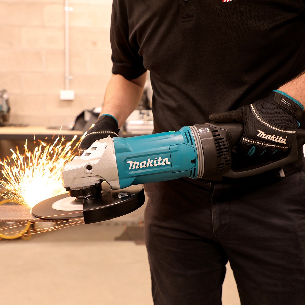 GA9071X1- 230mm (9") Angle Grinder