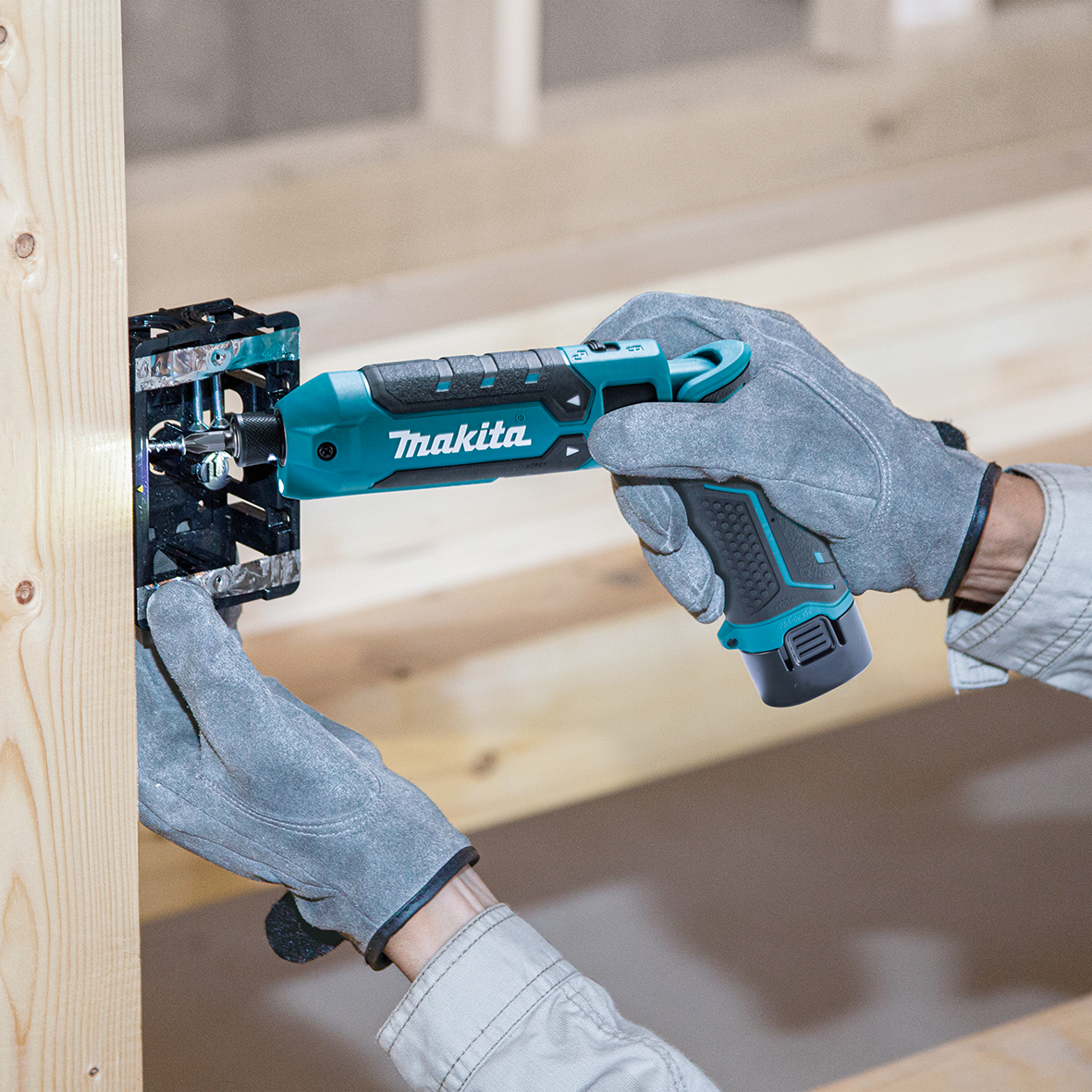 TD023DSE-7.2V Impact Driver Kit