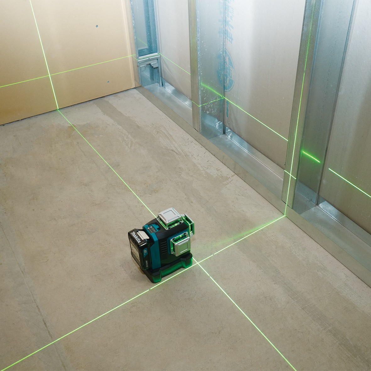 SK700GDWA- 12V Max Green 3 x 360° Line Laser Kit