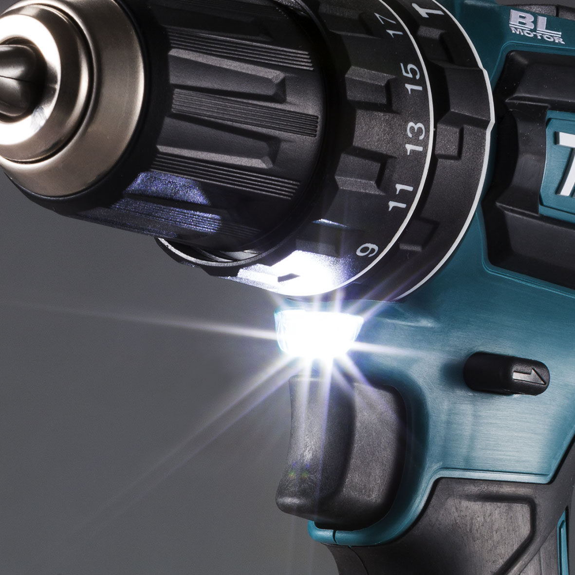 DHP485SFE- 18V Brushless Hammer Driver Drill Kit