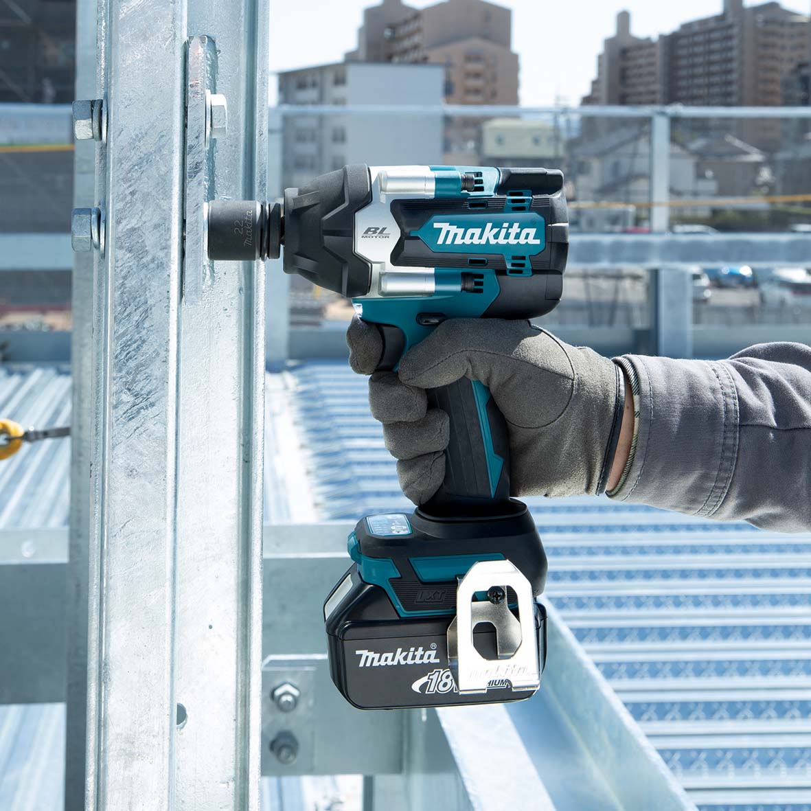 DTW700RTJ- 18V Brushless 1/2" Impact Wrench Kit