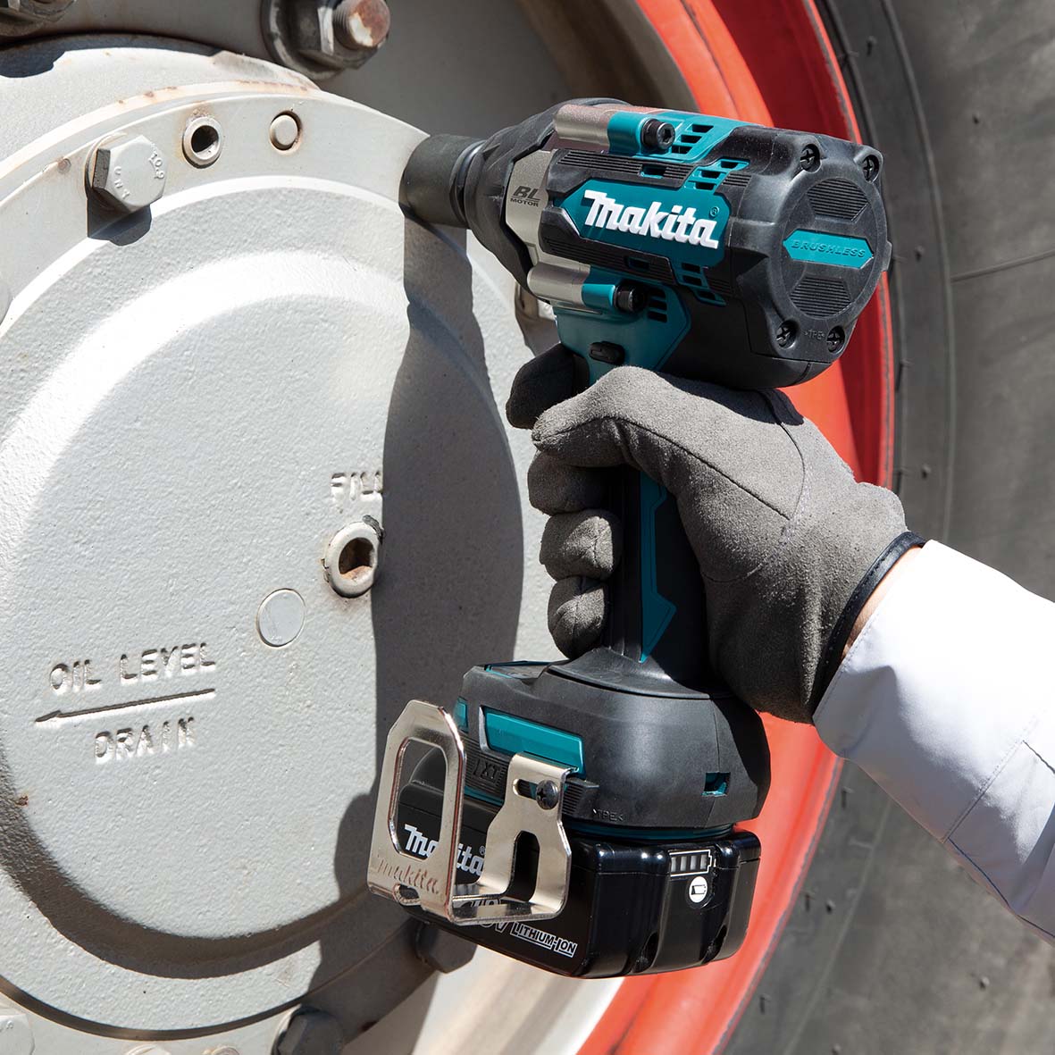 DTW701RTJ- 18V Brushless 1/2" Detent Pin Impact Wrench Kit