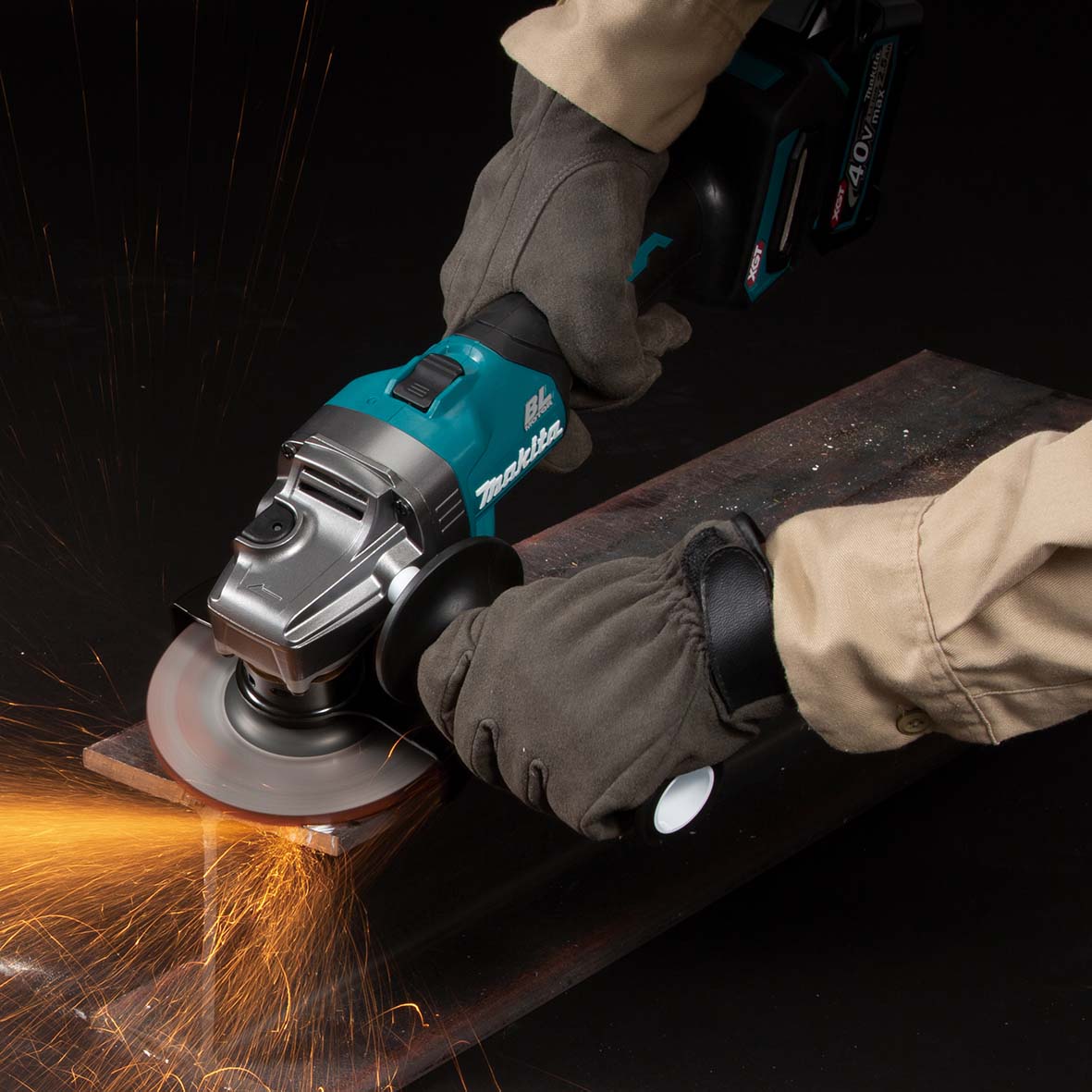 GA005GM201-40V Max Brushless 125mm (5”)  Slide Switch Angle Grinder Kit