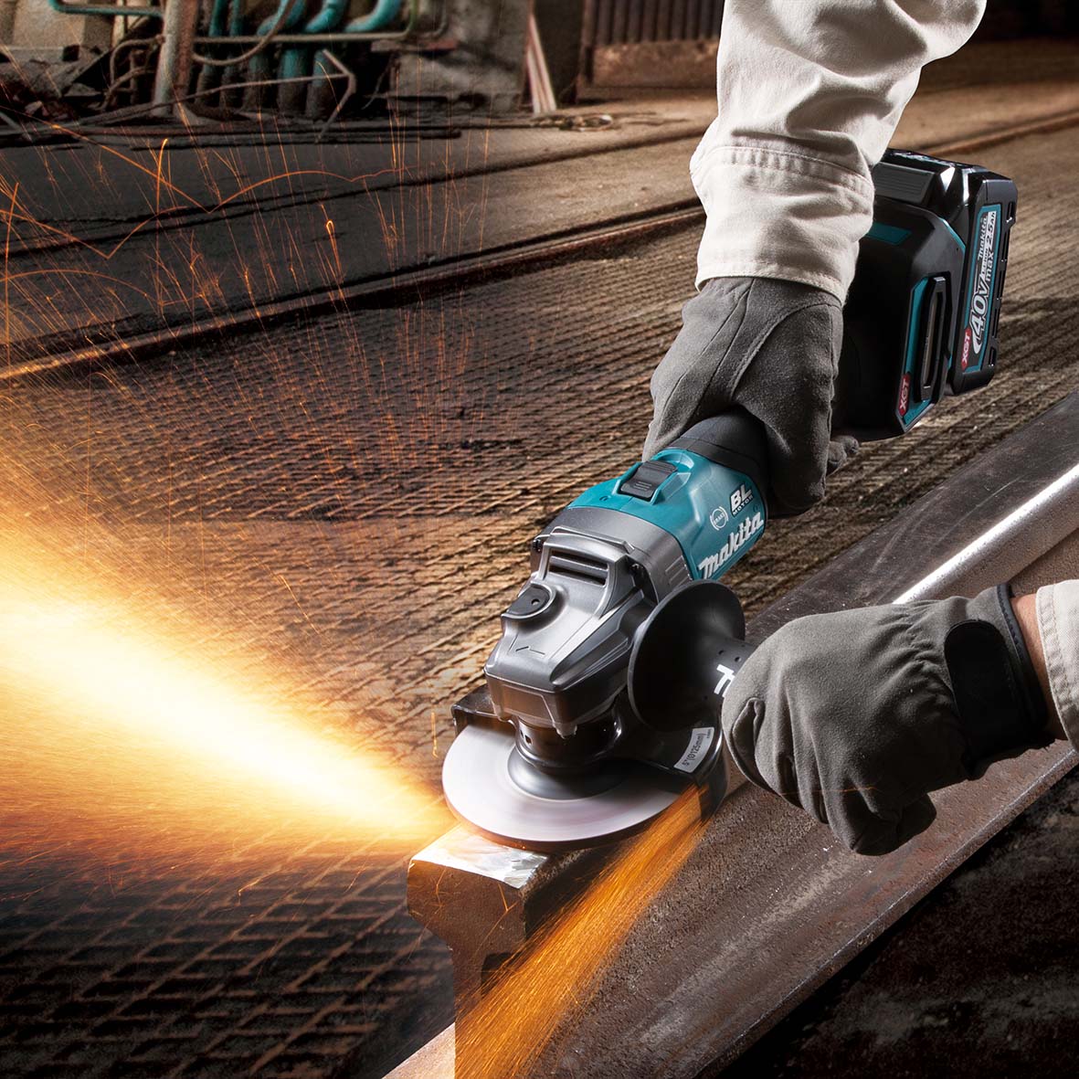 GA005GM201-40V Max Brushless 125mm (5”)  Slide Switch Angle Grinder Kit