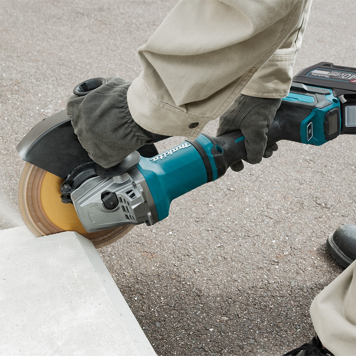 GA038GM201- 40V Max Brushless 230mm (9") Angle Grinder Kit