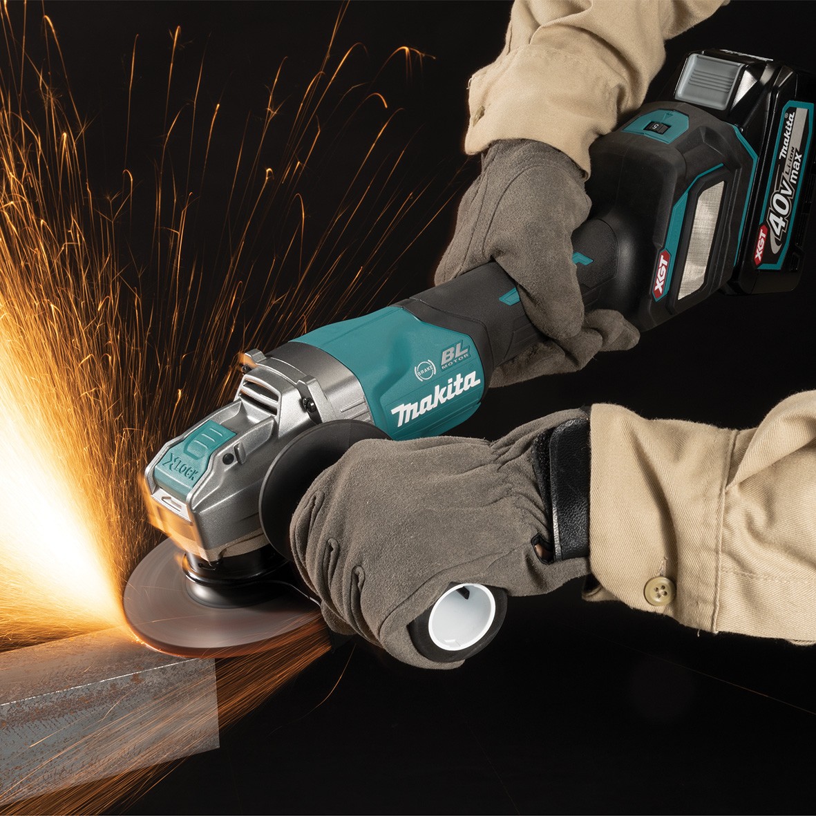 GA044GM202- 40V Max Brushless X-Lock 125mm (5") Paddle Switch Angle Grinder Kit