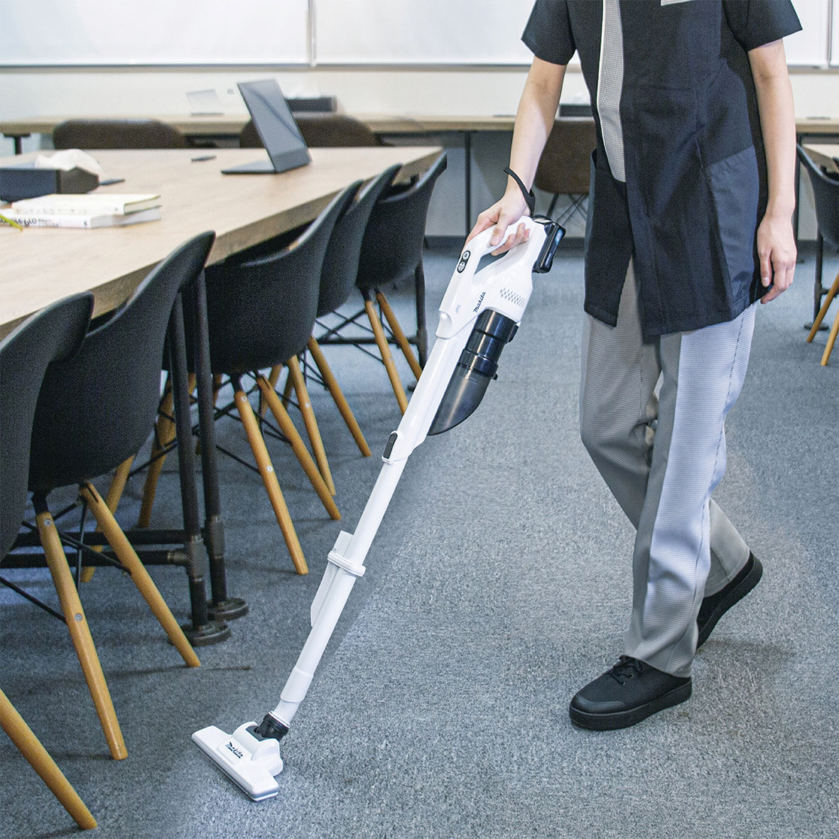 CL200FDZ - 12V Max Brushless Stick Vacuum