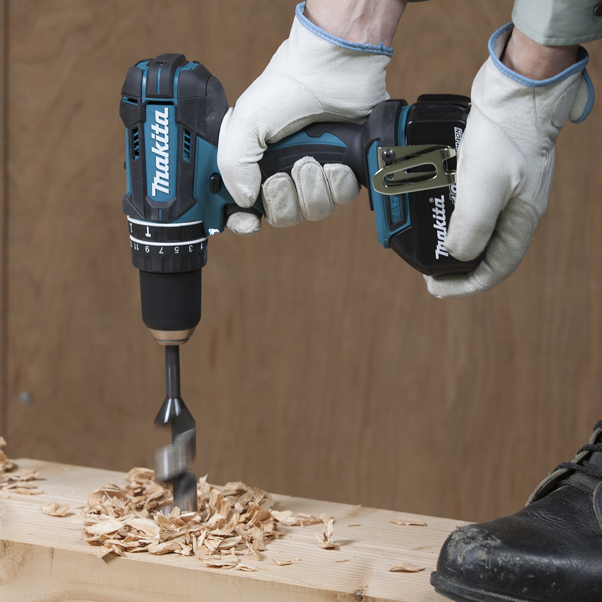 DHP482Z-18V Mobile Hammer Driver Drill