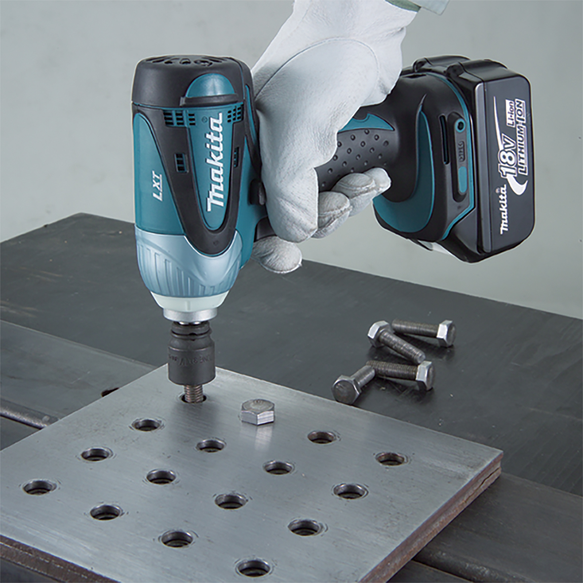 DTW253Z-18V Mobile 3/8" Impact Wrench