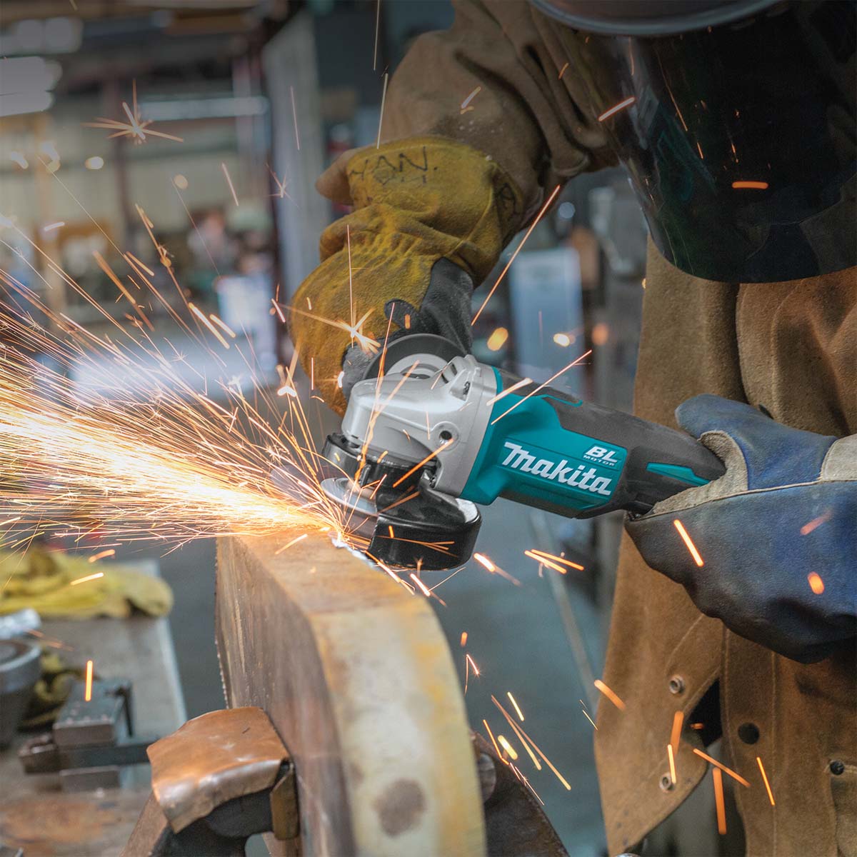DGA505Z-18V Mobile Brushless 125mm Paddle Switch Angle Grinder