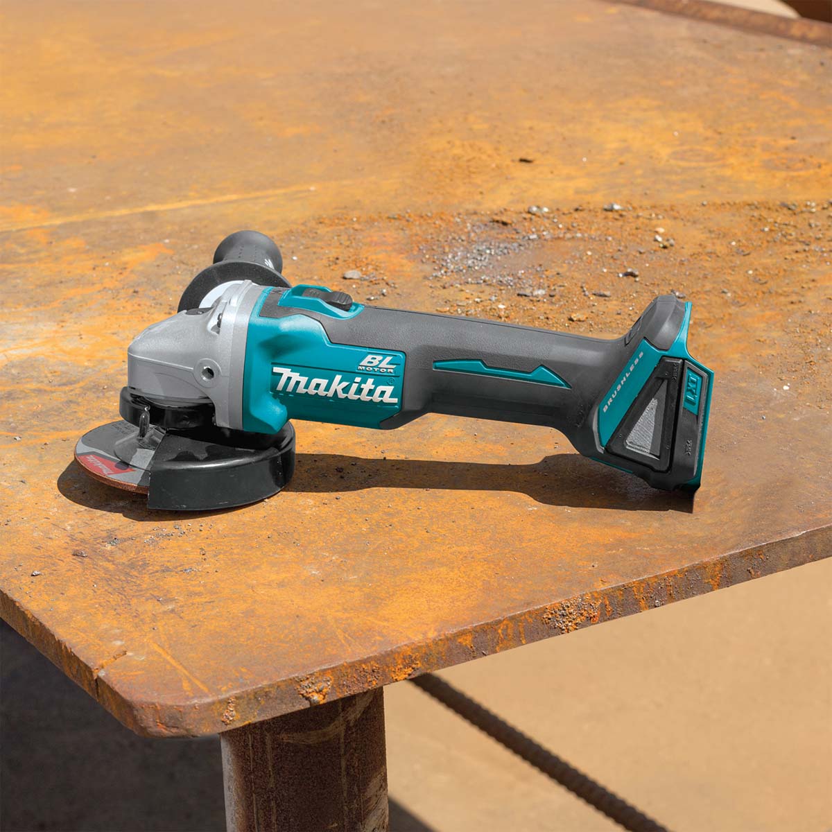DGA506Z-18V Mobile Brushless 125mm Slide Switch Angle Grinder