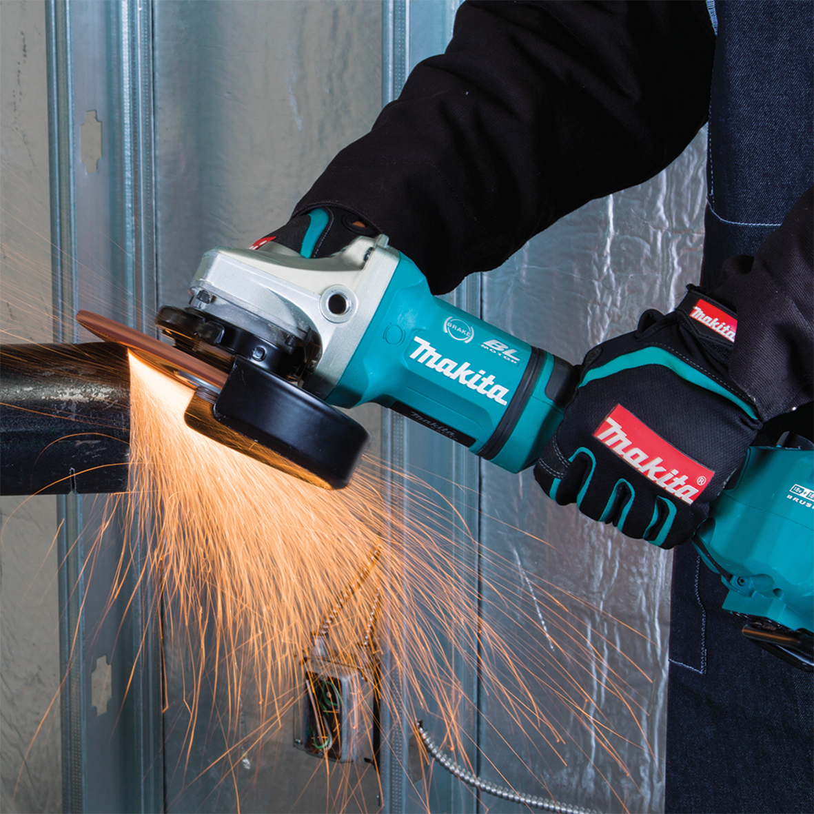 DGA901ZKU1-18Vx2 Mobile Brushless AWS 230mm (9") Angle Grinder