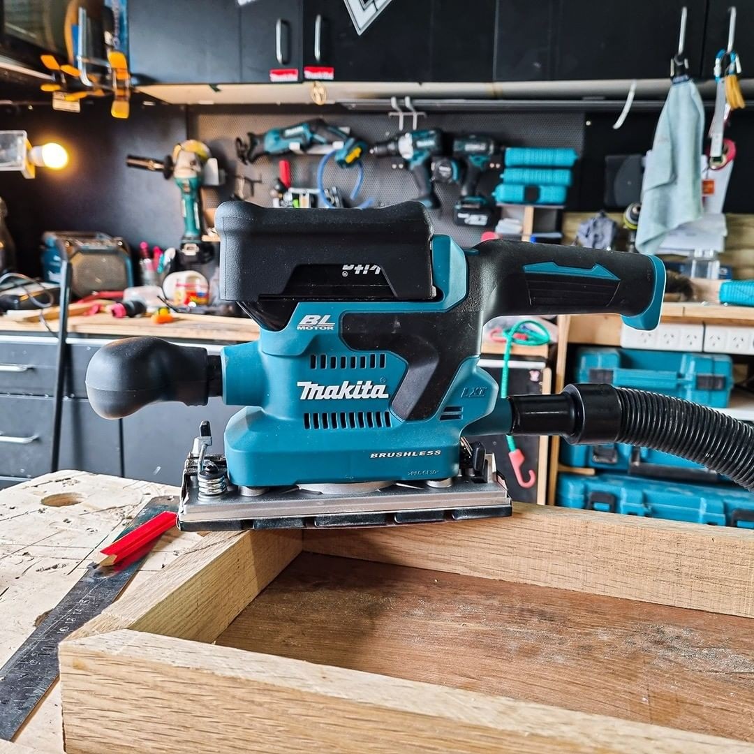 DBO381Z- 18V Brushless 1/3 Sheet Finishing Sander