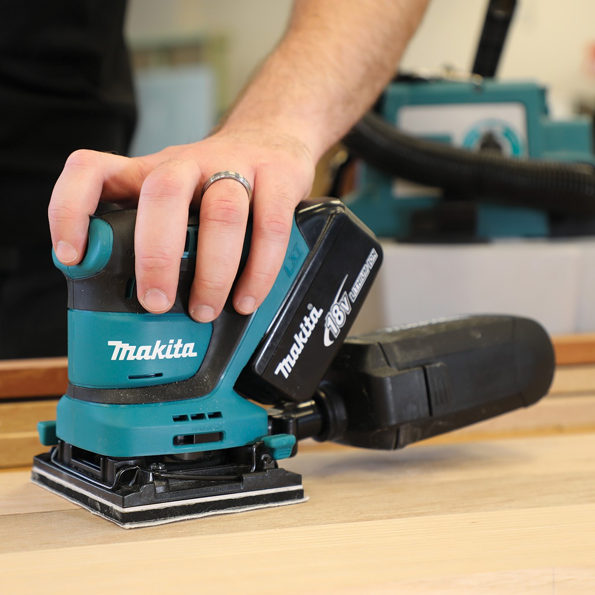 DBO480Z- 18V 1/4 Sheet Finishing Sander