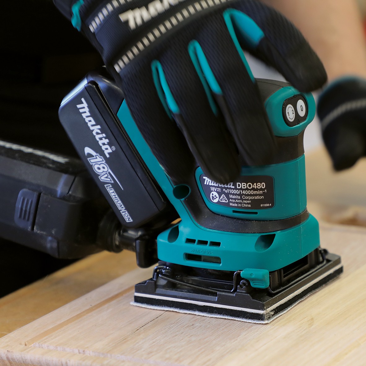 DBO480Z- 18V 1/4 Sheet Finishing Sander