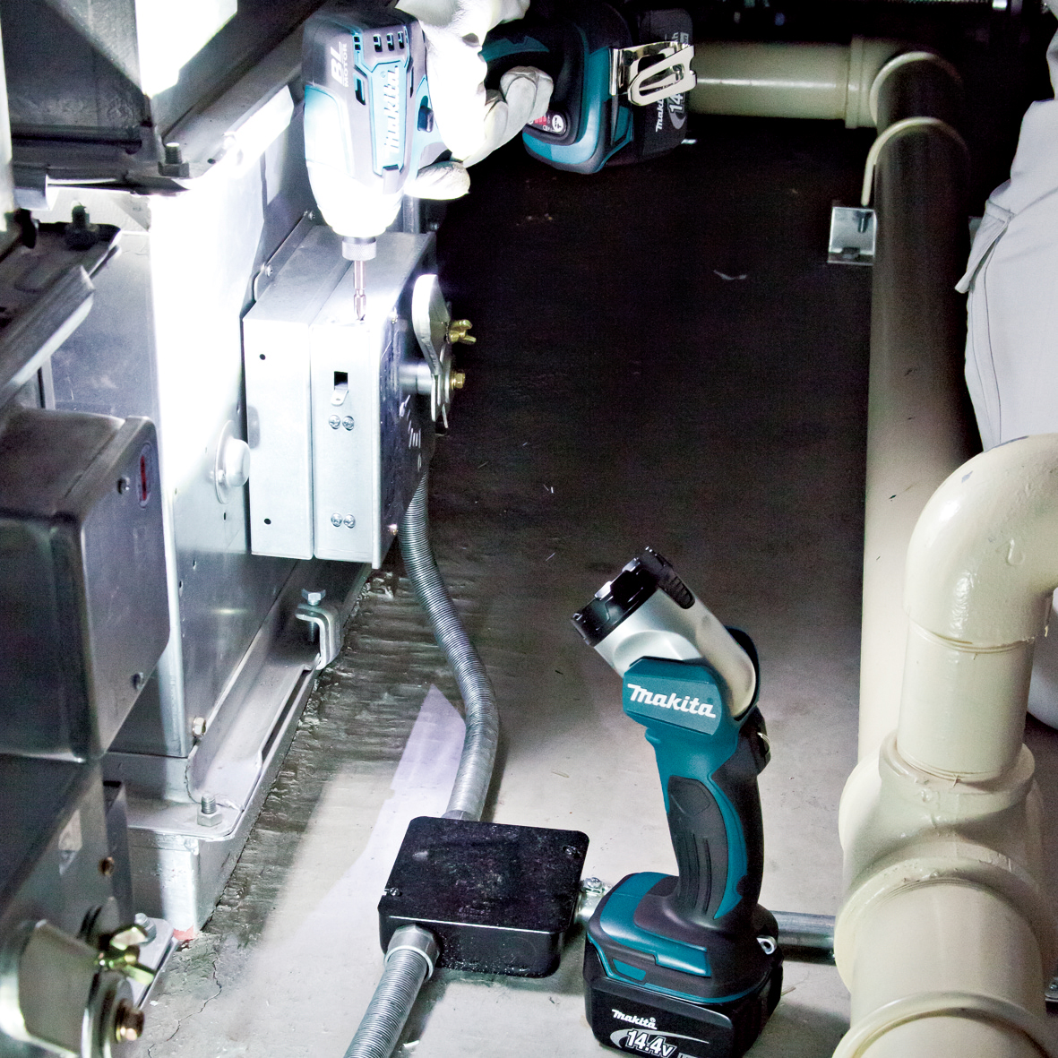 DML802-18V Mobile LED Jobsite Torch