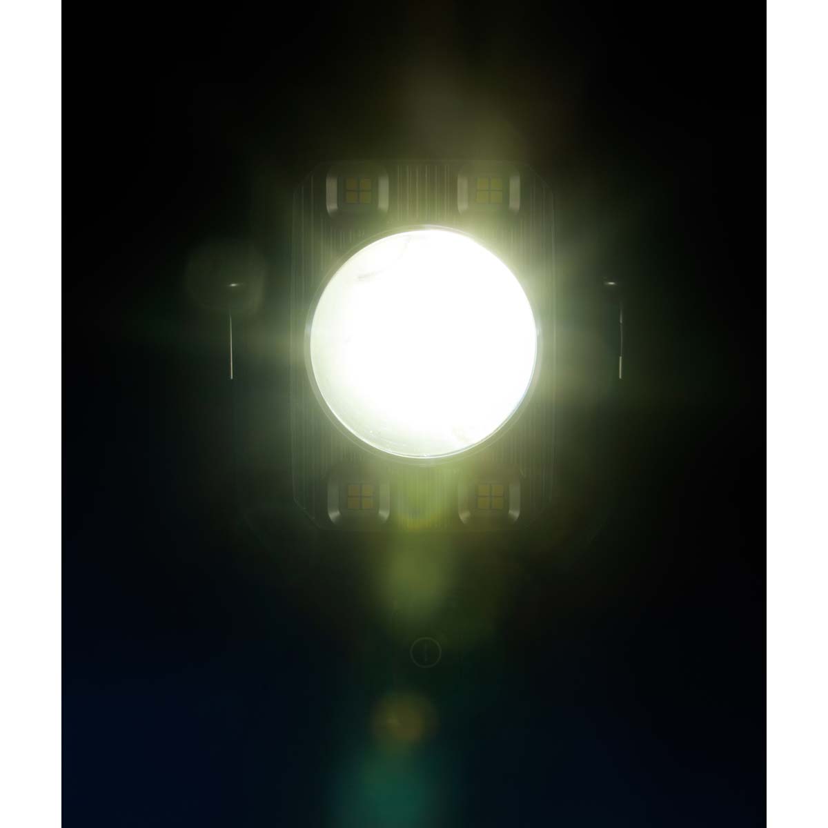 DML812- 18V LED Long Distance Flashlight