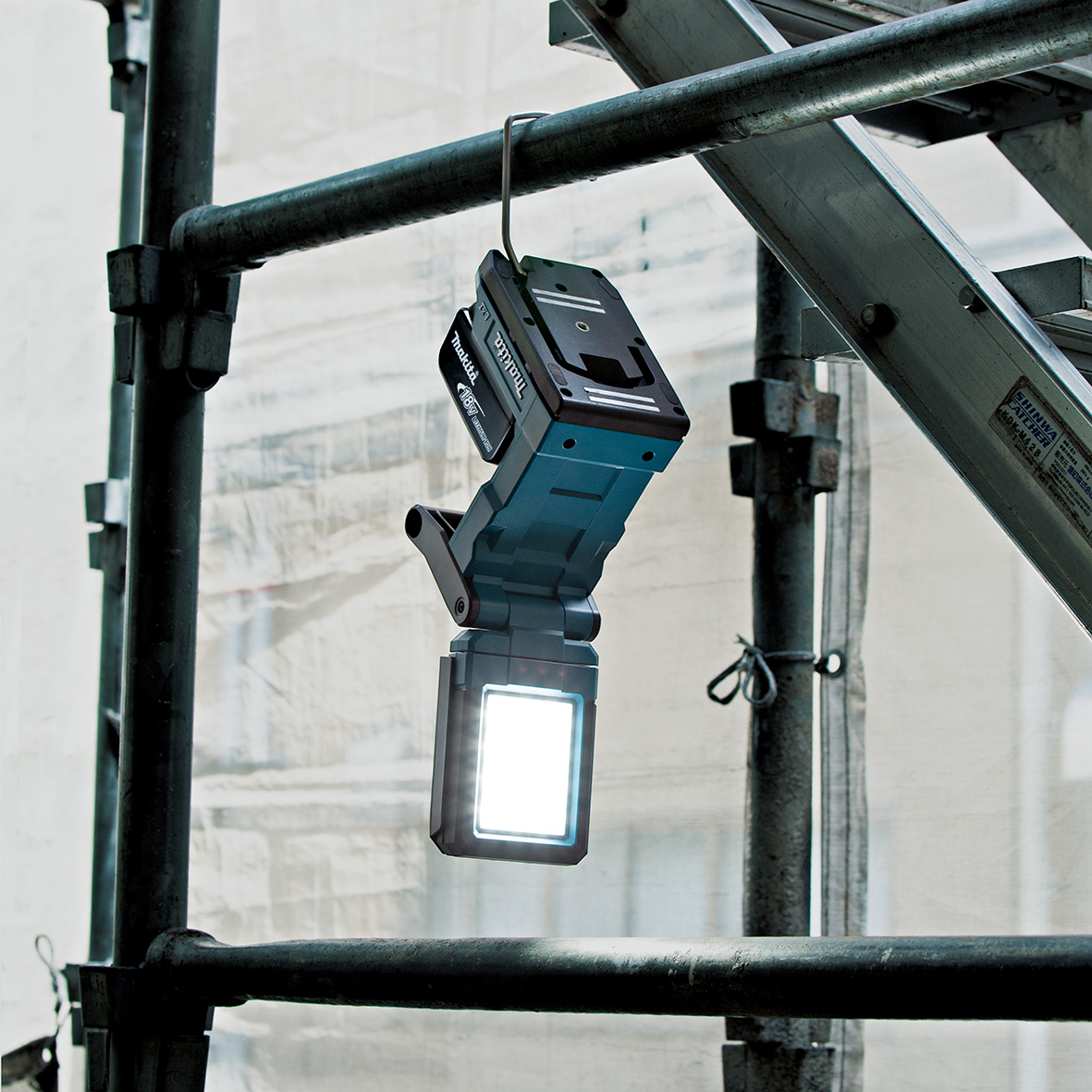 DML819 - 18V Magnetic Light