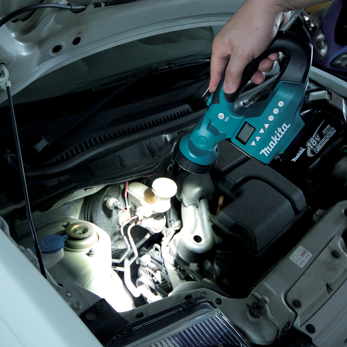 DMR050-18V Flashlight Radio