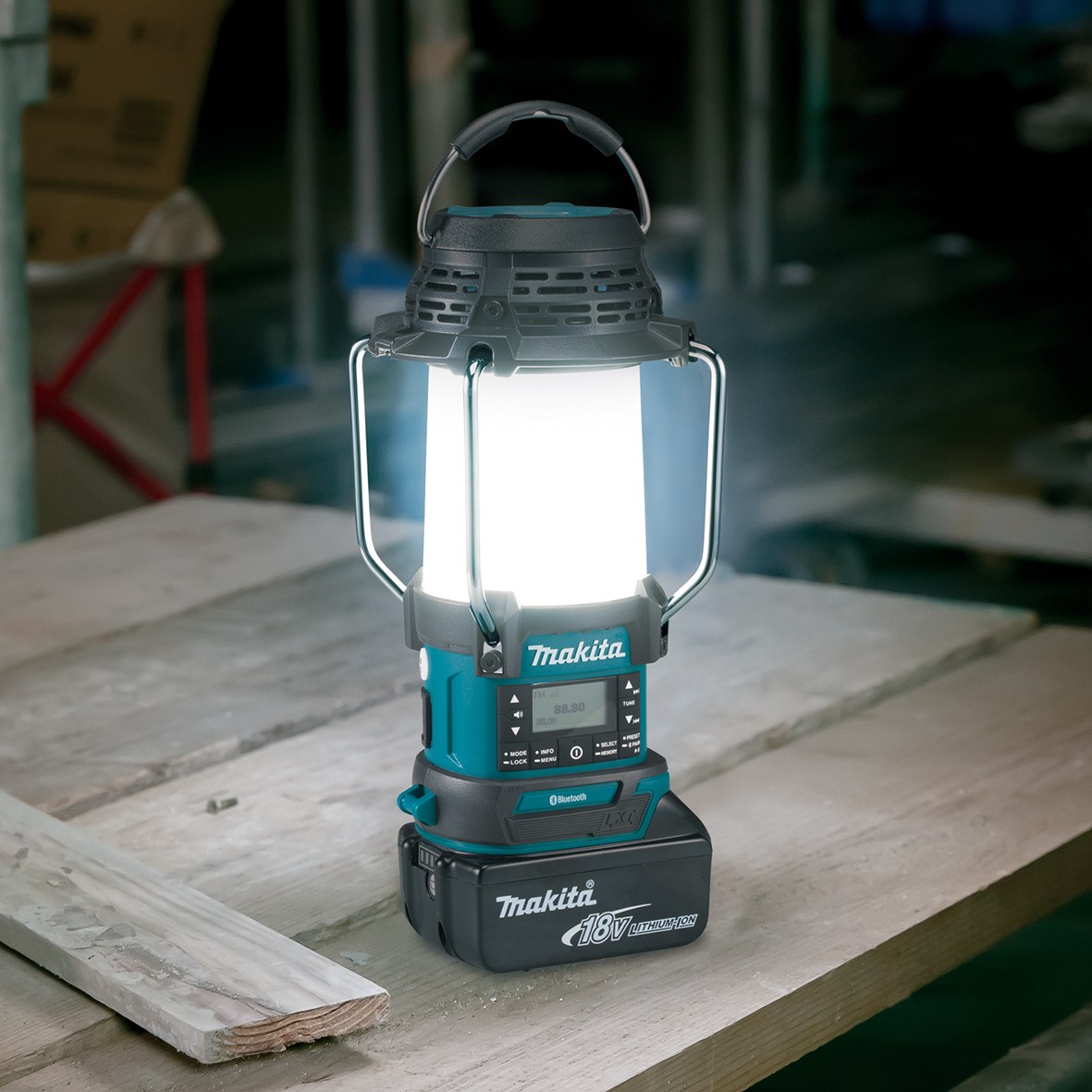 DMR056- 18V Bluetooth Digital Radio Lantern