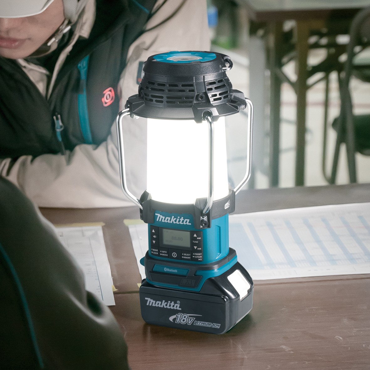 DMR056- 18V Bluetooth Digital Radio Lantern