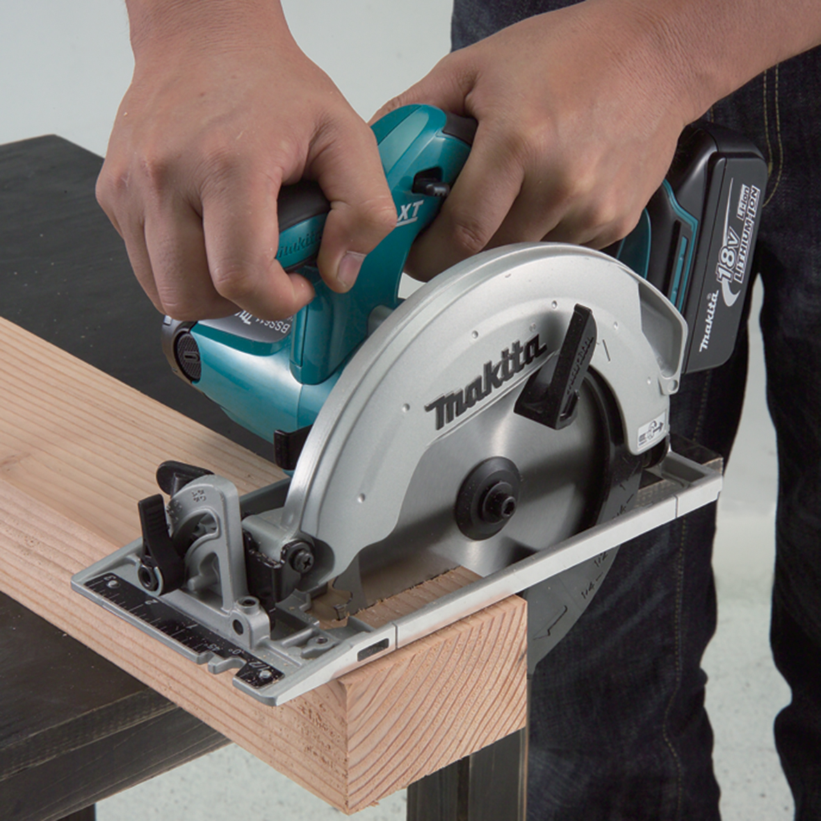 DSS611Z-18V Mobile 165mm Circular Saw