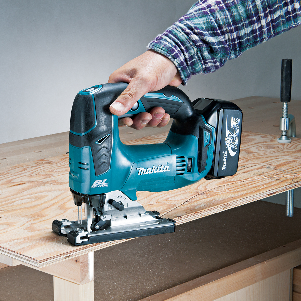 DJV182Z-18V Mobile Brushless D-Handle Jigsaw