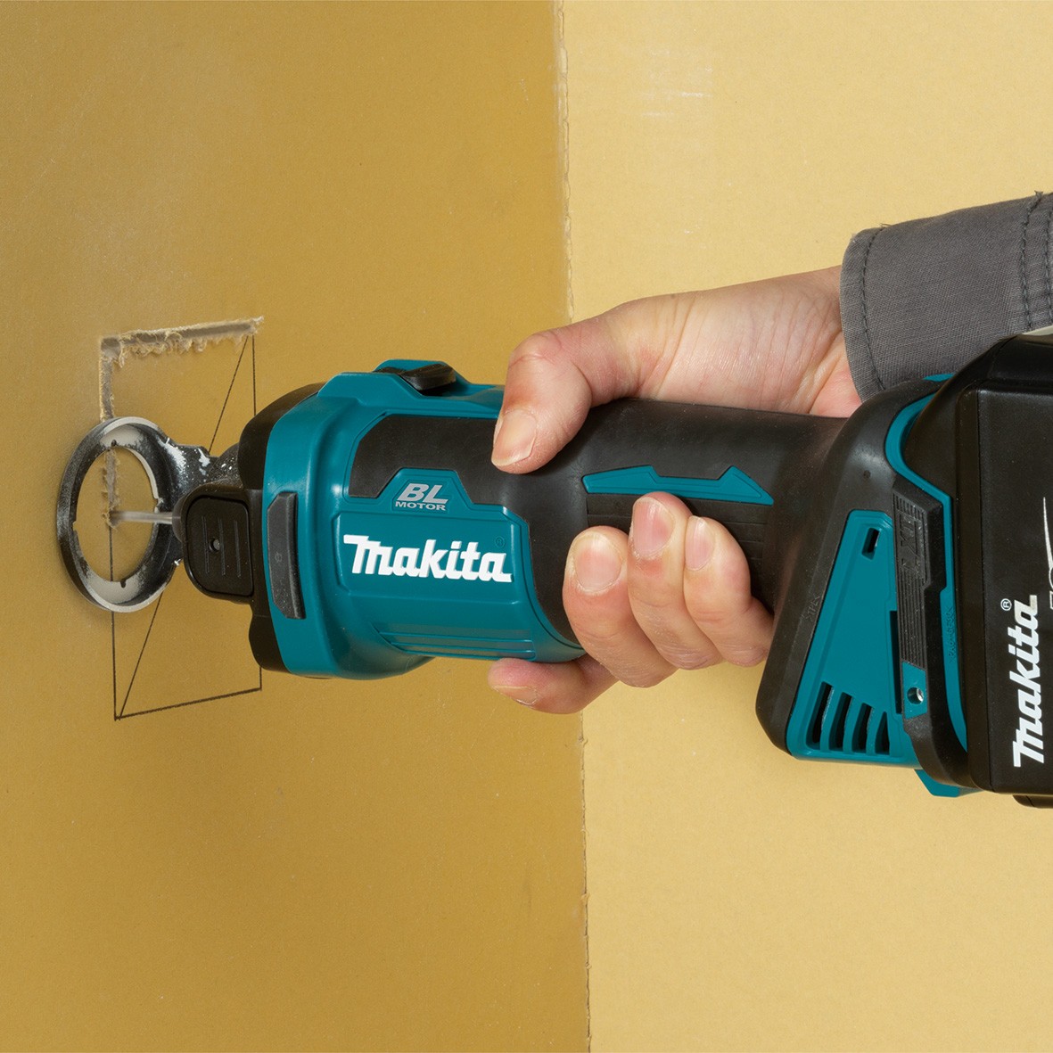 DCO181Z- 18V Brushless AWS Cut Out Tool
