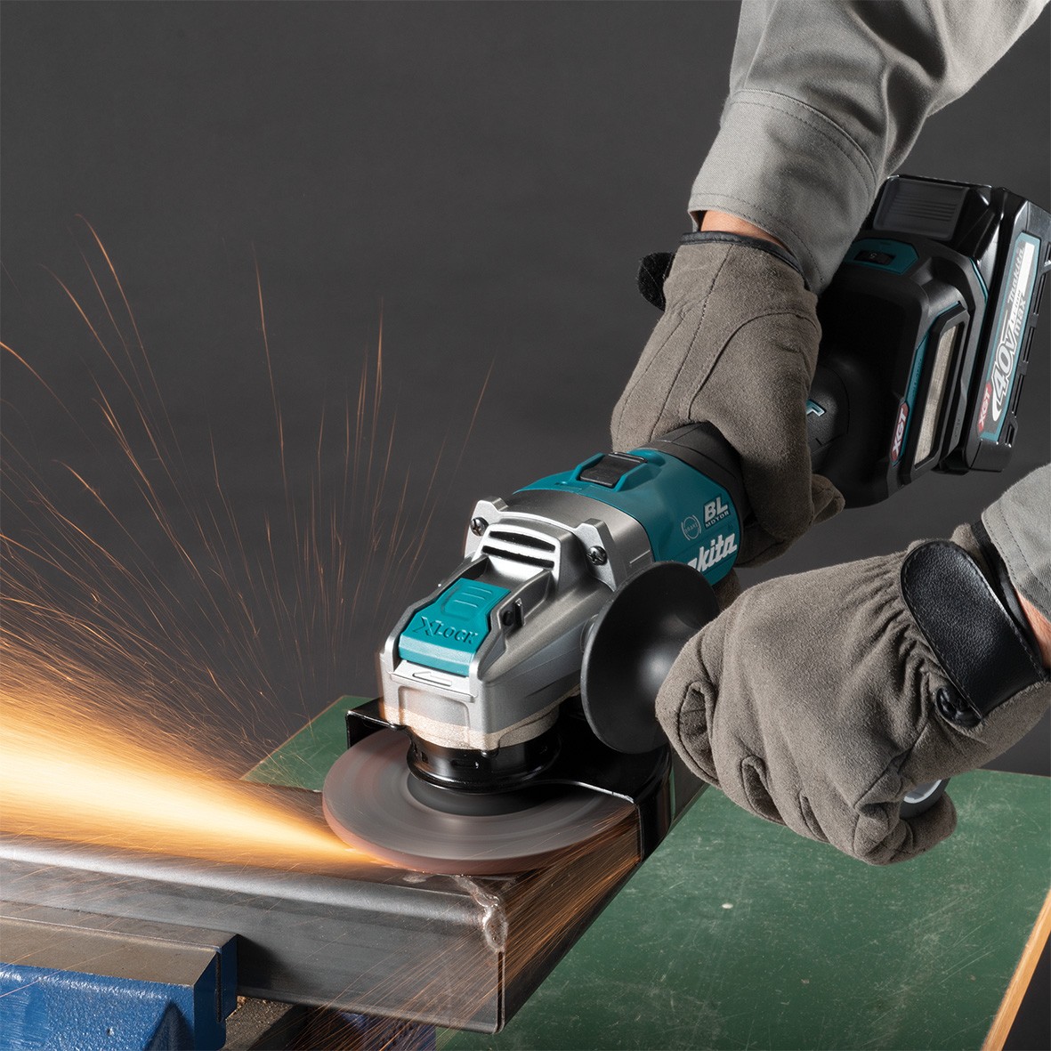 GA041GZ02- 40V Max Brushless X-Lock 125mm (5") Slide Switch Angle Grinder
