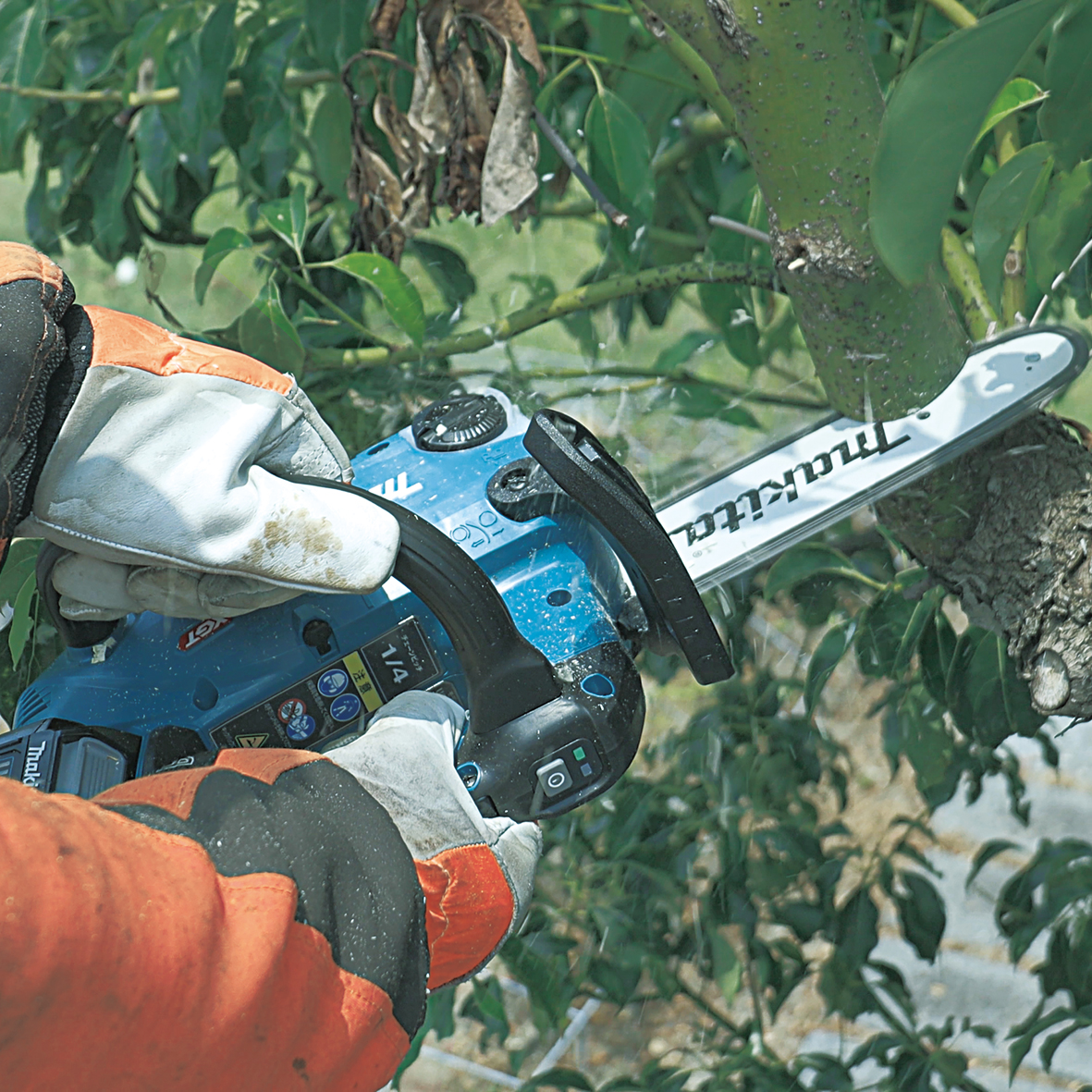 UC031GZ - 40V Max Brushless 250mm Top Handle Chainsaw