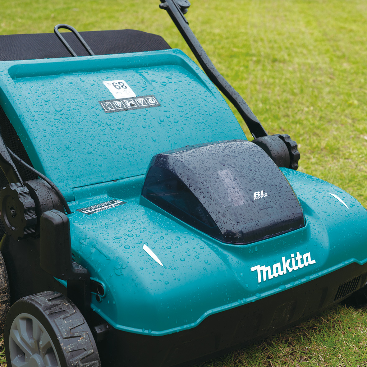 DUV320Z - 18V Brushless Lawn Scarifier