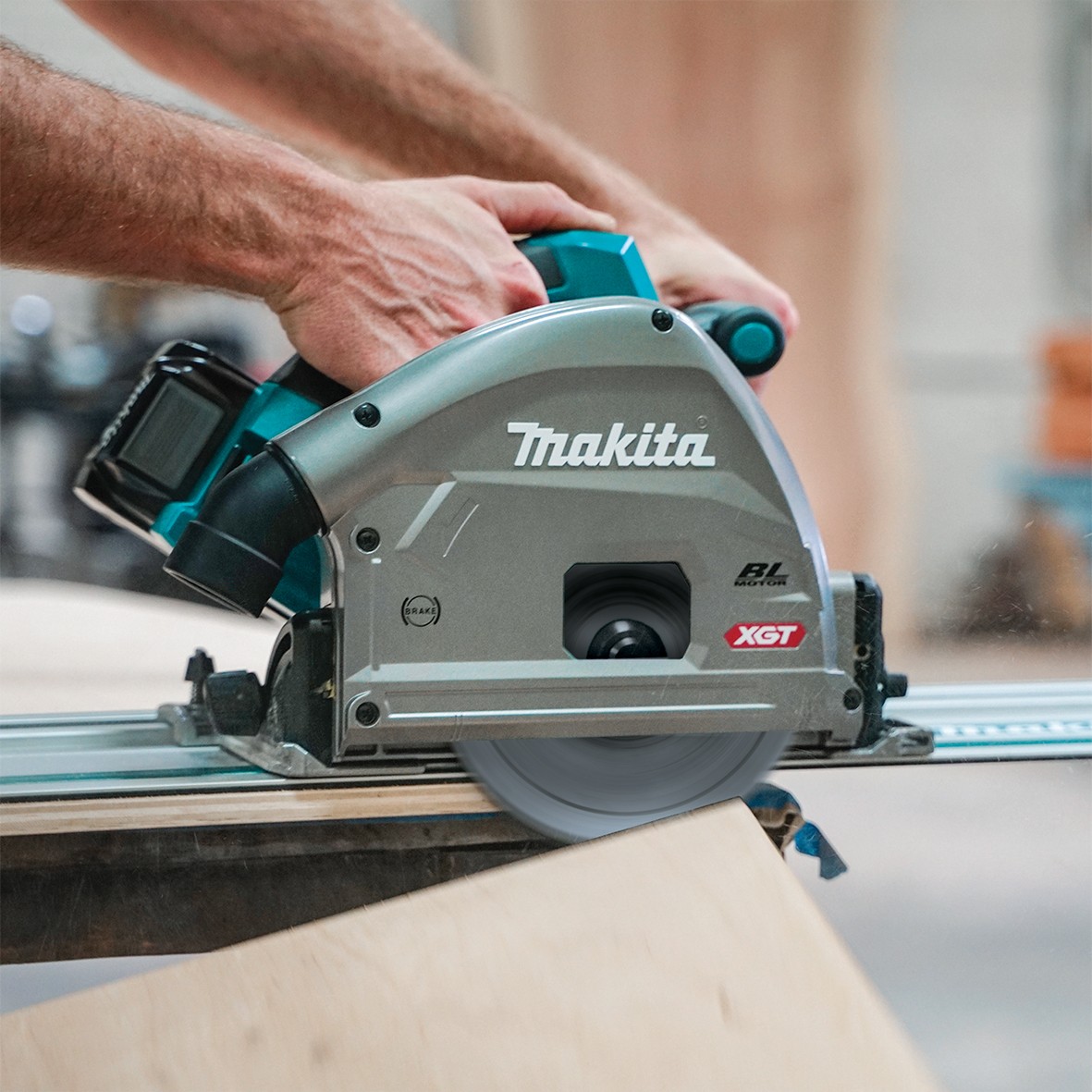SP001GZ03- 40V Max Brushless AWS 165mm (6-1/2")  Plunge Cut Saw