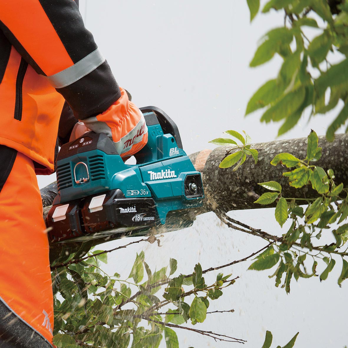 DUC306PT2- 18Vx2 Brushless Top Handle Chainsaw 300mm Kit
