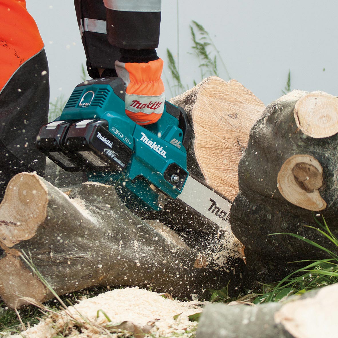 DUC306PT2- 18Vx2 Brushless Top Handle Chainsaw 300mm Kit