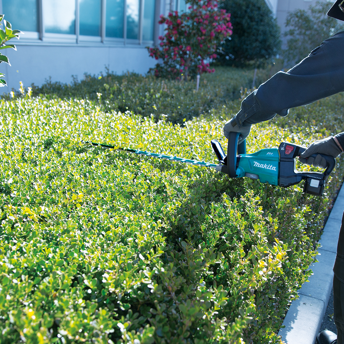 DUH751PT-18V Brushless Hedge Trimmer 750mm Kit