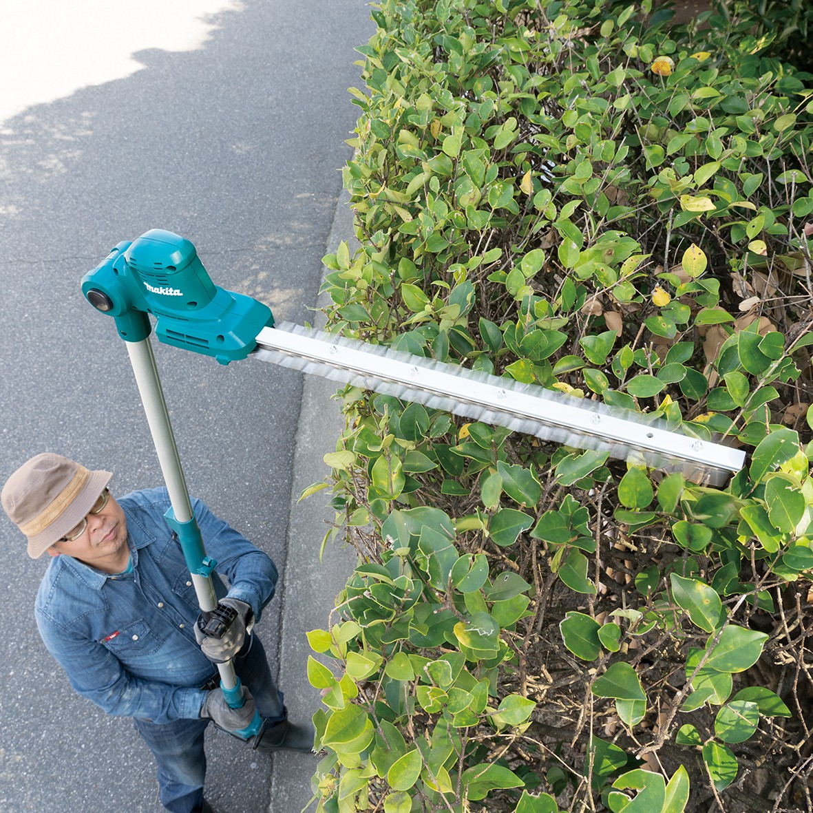 DUN461WSF- 18V Pole Hedge Trimmer Kit 460mm