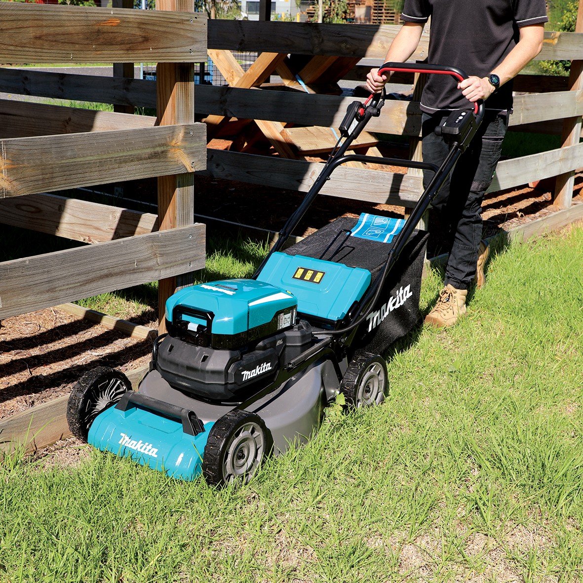 LM001CX3- Direct Connection Brushless Self-Propelled Lawn Mower 534mm (21") Kit