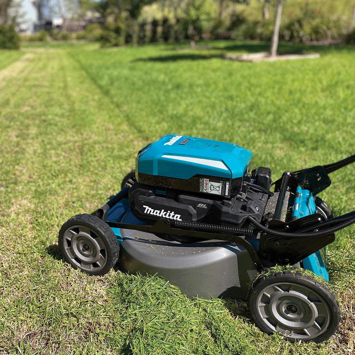LM001CX3- Direct Connection Brushless Self-Propelled Lawn Mower 534mm (21") Kit