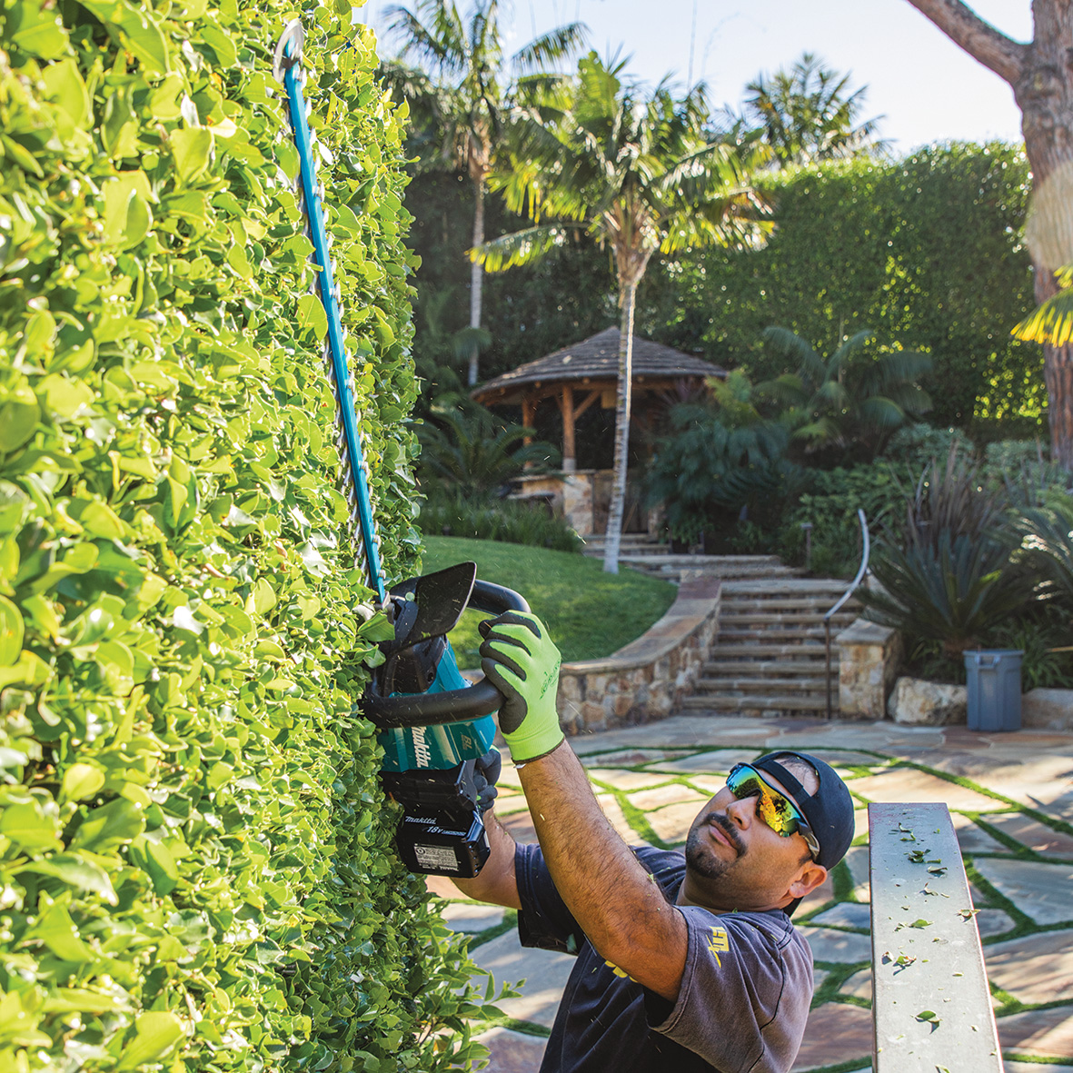 DUH602Z-18V Brushless Hedge Trimmer 600mm