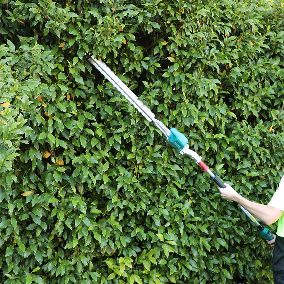 DUN501WZ- 18V Brushless Pole Hedge Trimmer 500mm