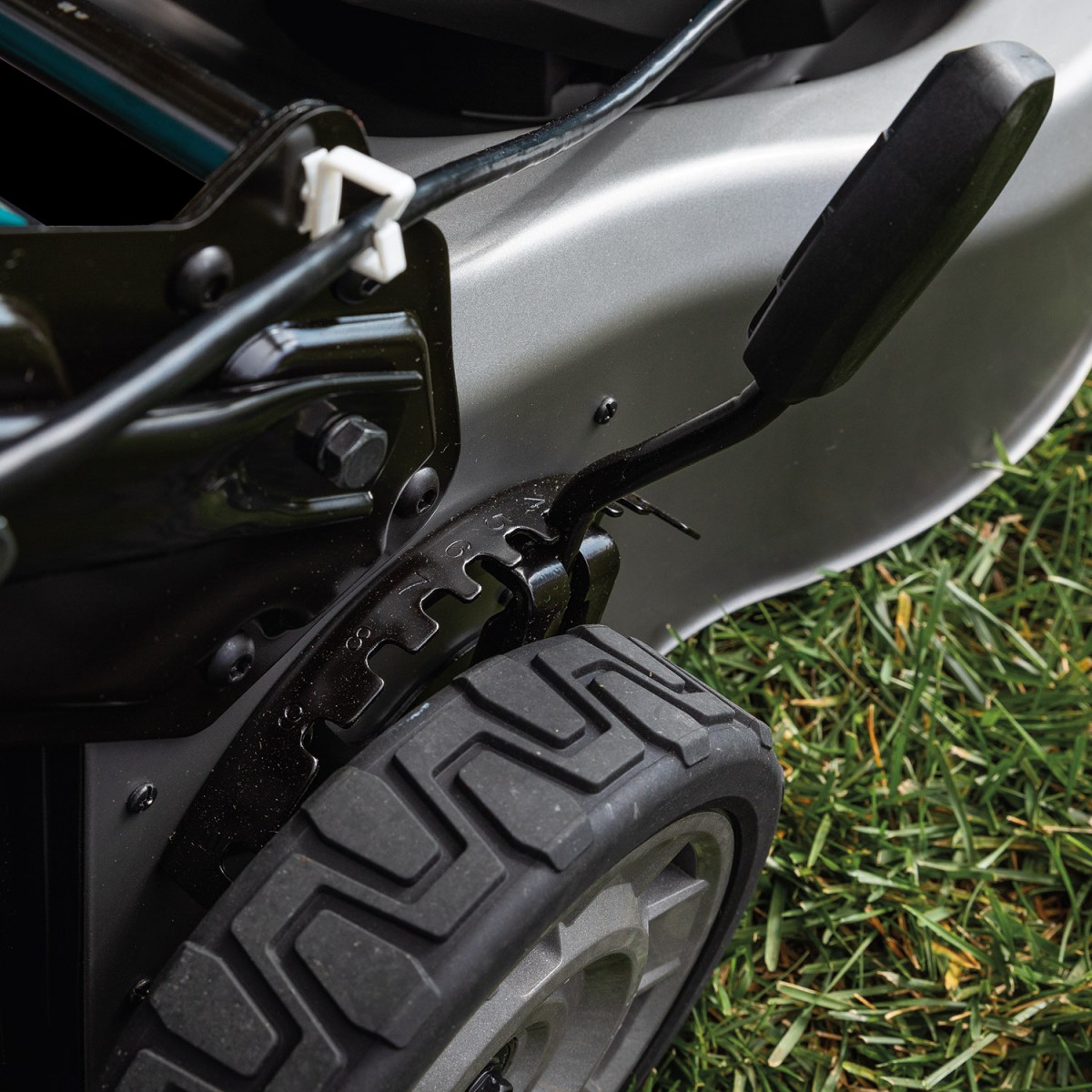 DLM535Z- 18Vx2 Brushless Lawn Mower 534mm (21")