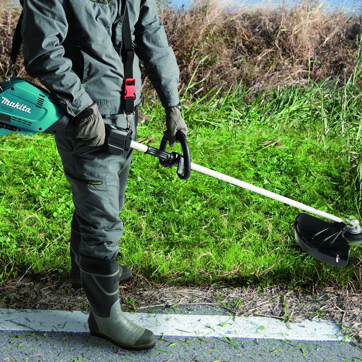 UR007GZ01- 40V Brushless Line Trimmer - Loop Handle